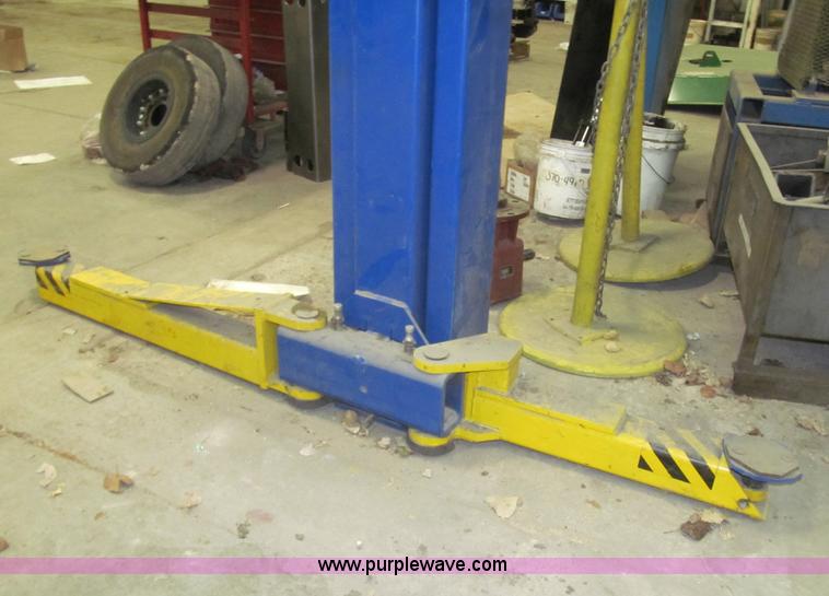 image for item AQ9923 Forward 10,000 lbs two post car lift