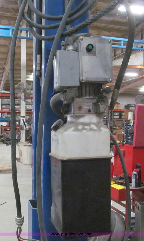 image for item AQ9923 Forward 10,000 lbs two post car lift