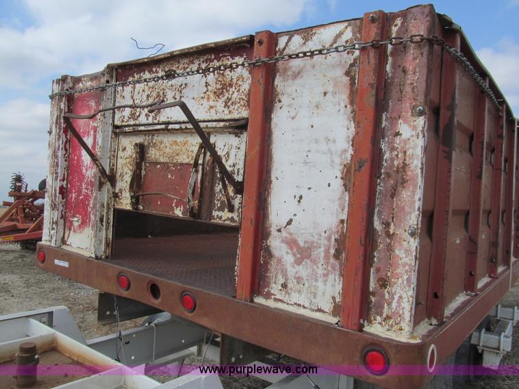 Omaha Standard 18' grain box in Downs, KS Item AY9767 sold Purple Wave