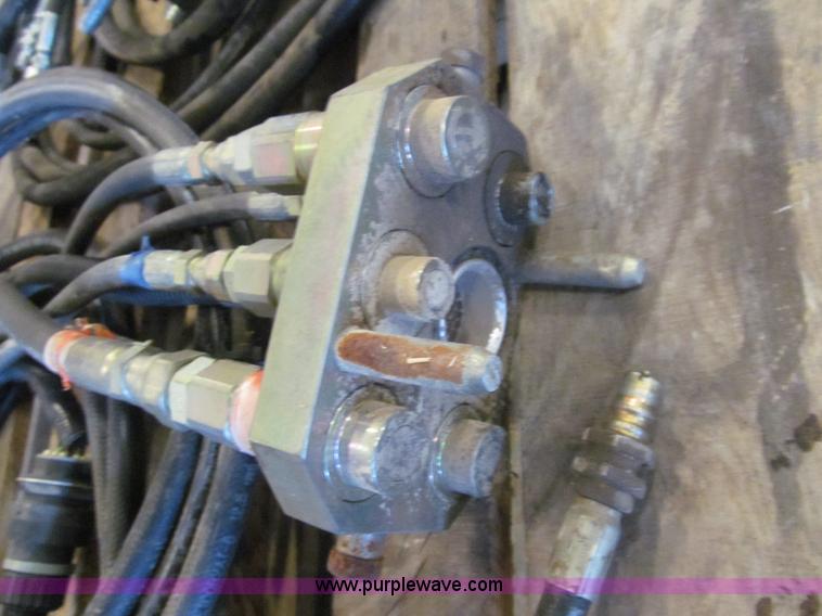 image for item AY9796 (2) quick attach hydraulic couplers