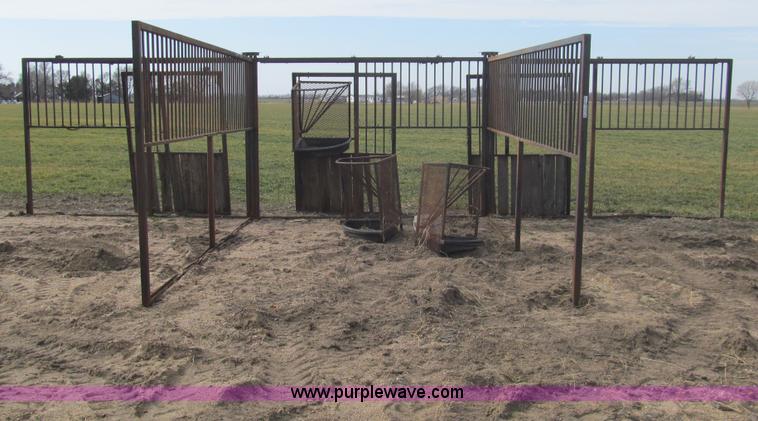 image for item AY9811 Steel box stalls