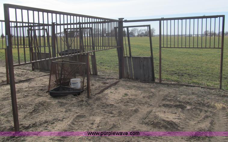 image for item AY9811 Steel box stalls