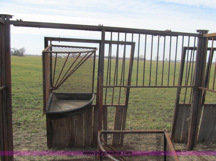image for item AY9811 Steel box stalls