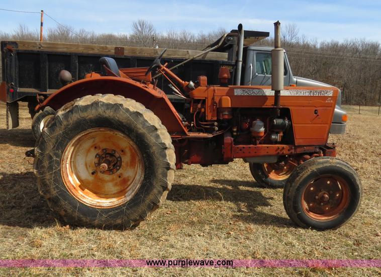 image for item B4878 1972 Belarus 520 tractor