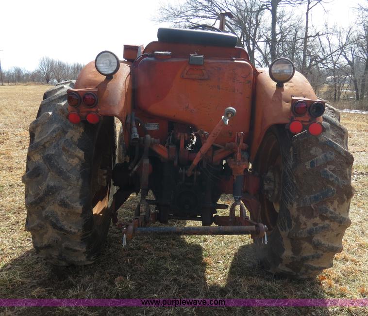 image for item B4878 1972 Belarus 520 tractor