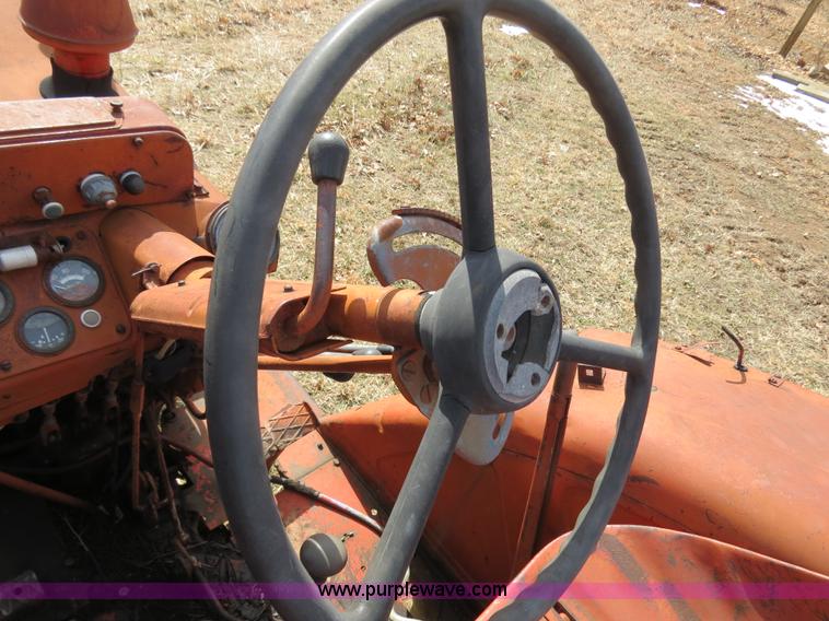 image for item B4878 1972 Belarus 520 tractor