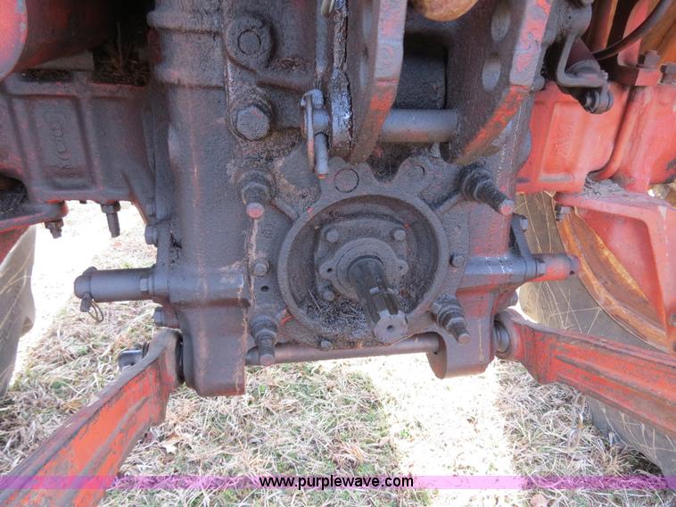 image for item B4878 1972 Belarus 520 tractor