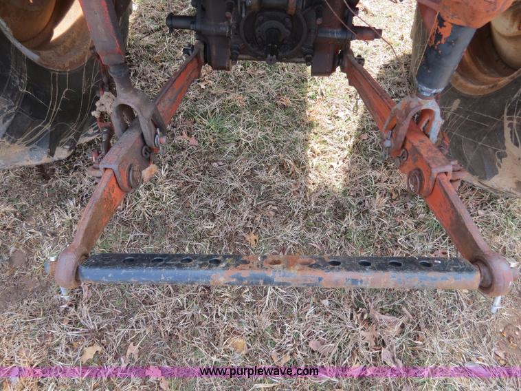 image for item B4878 1972 Belarus 520 tractor