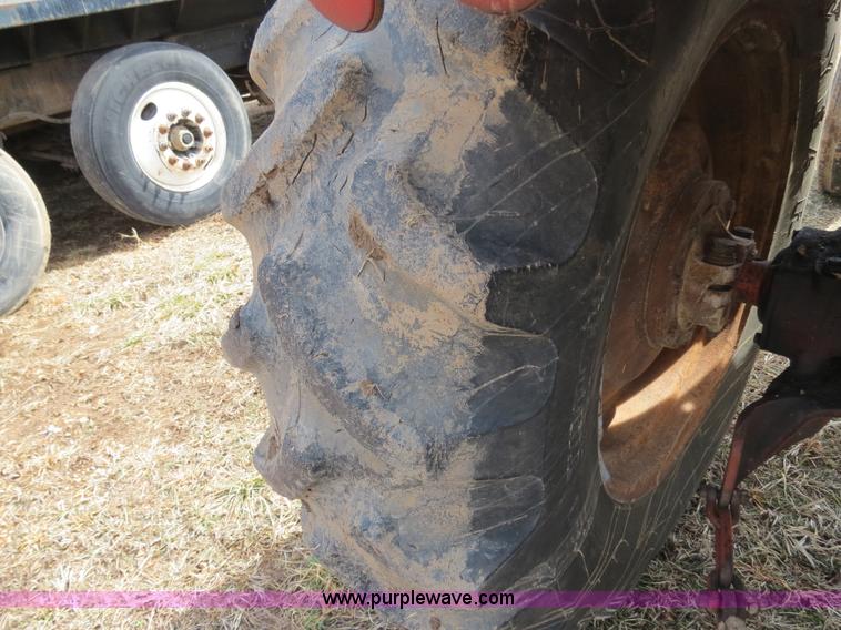 image for item B4878 1972 Belarus 520 tractor