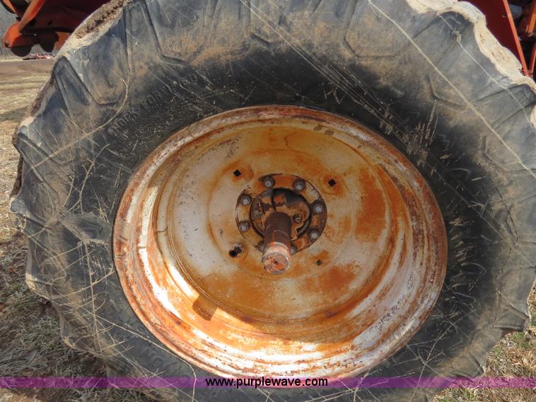 image for item B4878 1972 Belarus 520 tractor