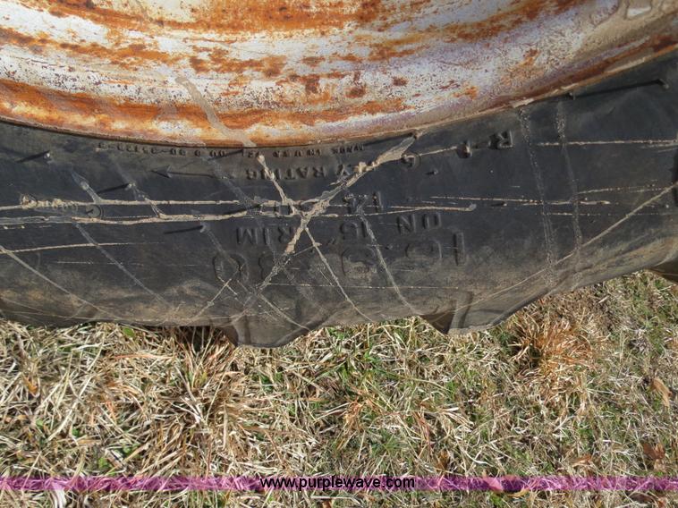 image for item B4878 1972 Belarus 520 tractor