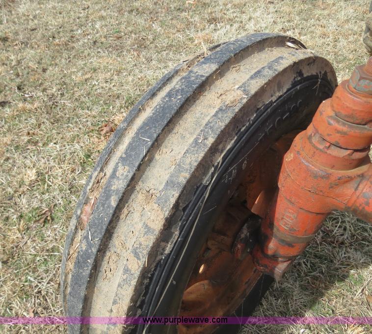 image for item B4878 1972 Belarus 520 tractor