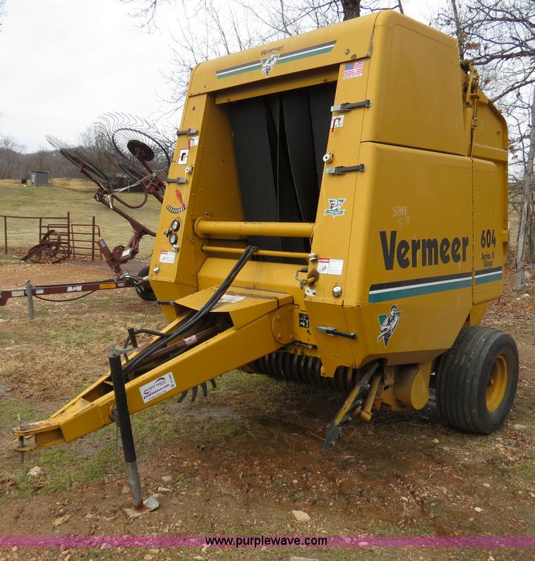 image for item B4884 1997 Vermeer 604K round baler