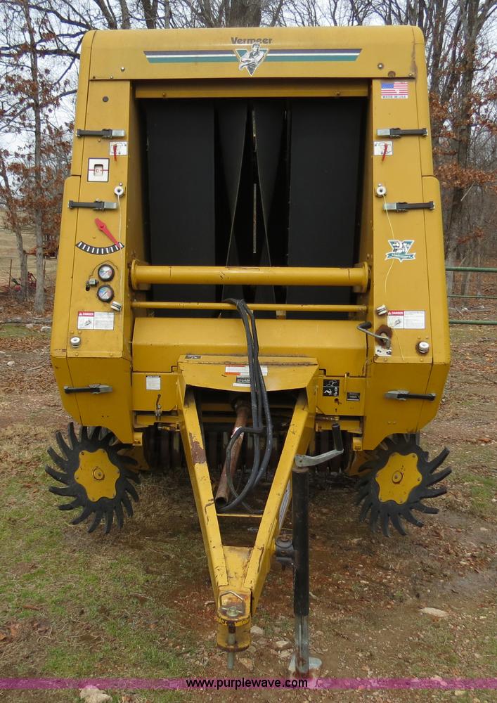 image for item B4884 1997 Vermeer 604K round baler