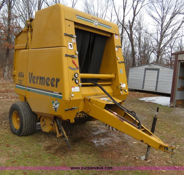 image for item B4884 1997 Vermeer 604K round baler