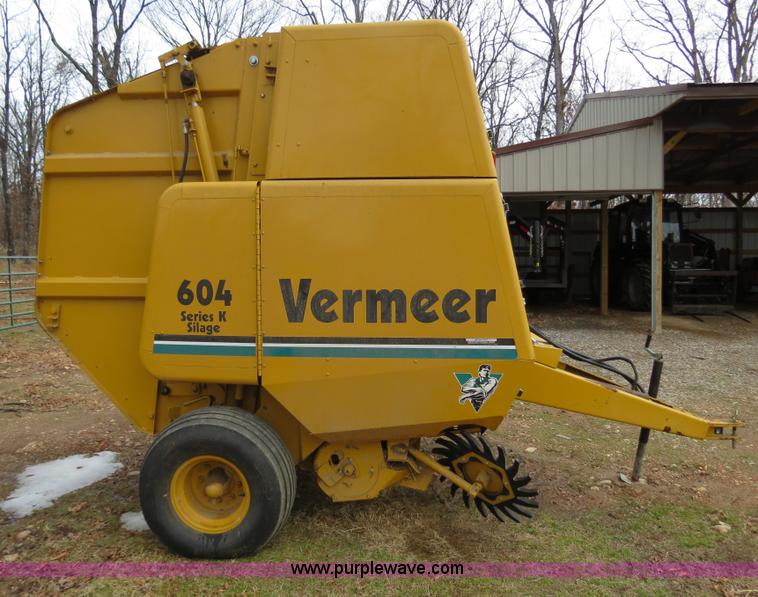 image for item B4884 1997 Vermeer 604K round baler