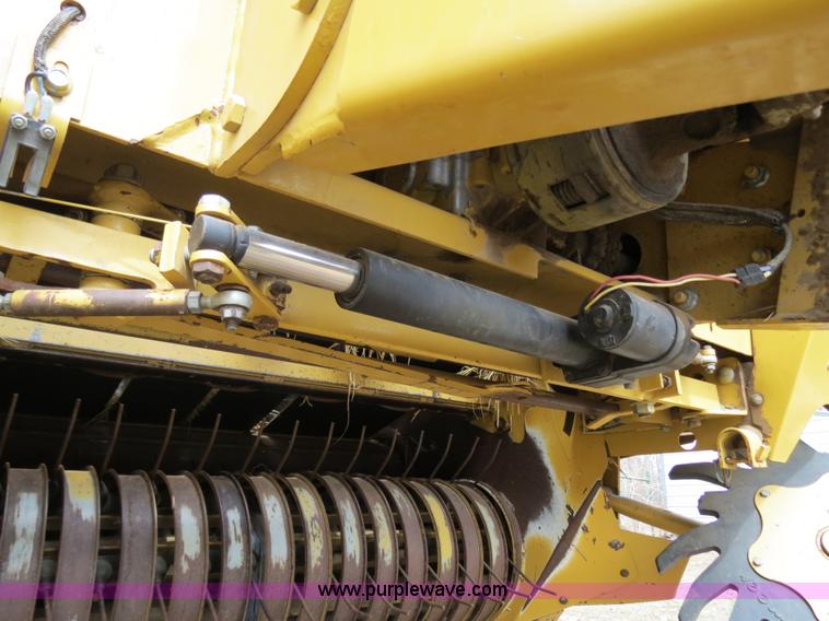 image for item B4884 1997 Vermeer 604K round baler