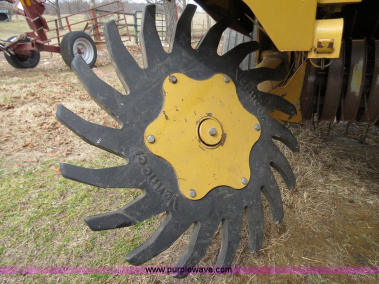 image for item B4884 1997 Vermeer 604K round baler