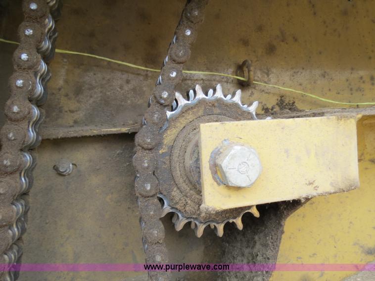 image for item B4884 1997 Vermeer 604K round baler