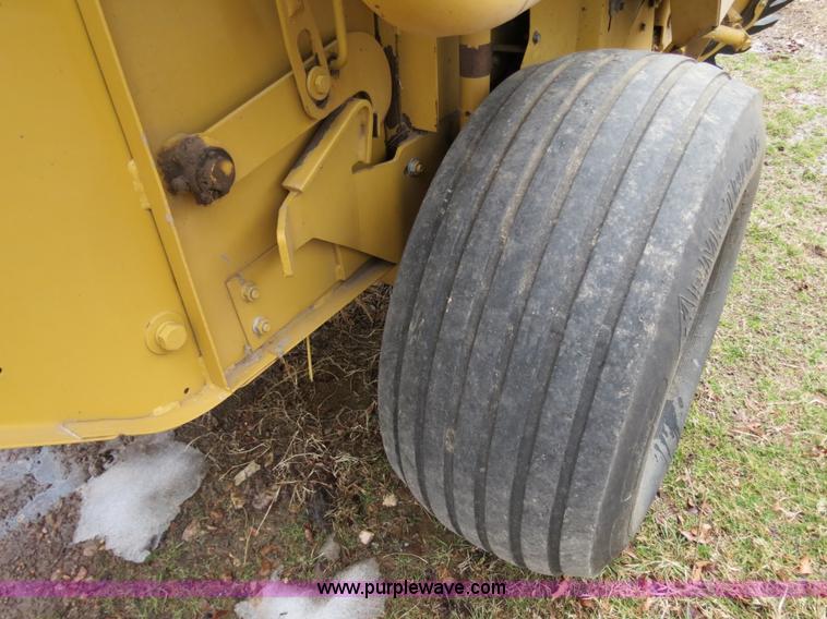 image for item B4884 1997 Vermeer 604K round baler