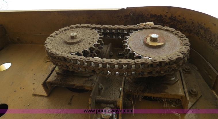 image for item B4884 1997 Vermeer 604K round baler