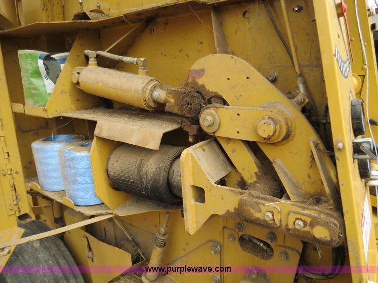 image for item B4884 1997 Vermeer 604K round baler