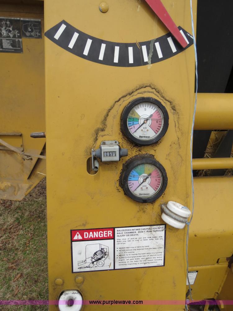 image for item B4884 1997 Vermeer 604K round baler