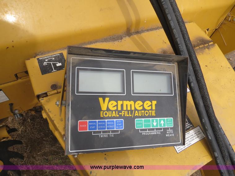 image for item B4884 1997 Vermeer 604K round baler