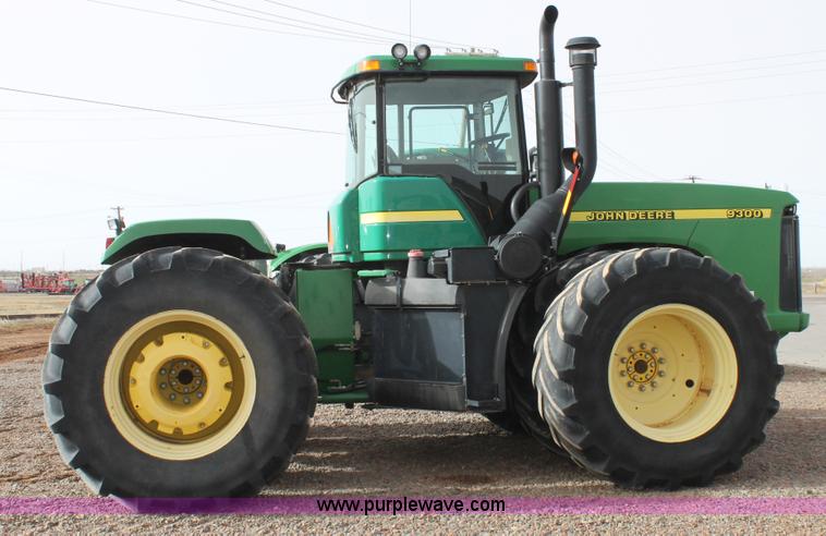 image for item C3772 2001 John Deere 9300 4WD tractor