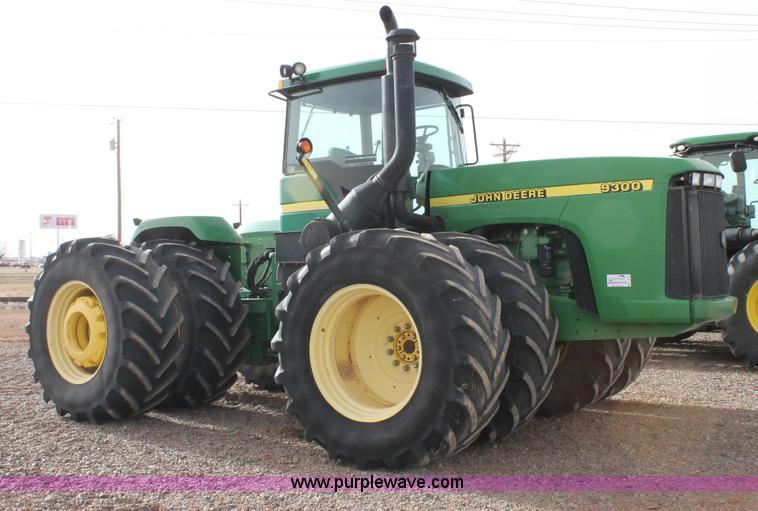 image for item C3772 2001 John Deere 9300 4WD tractor