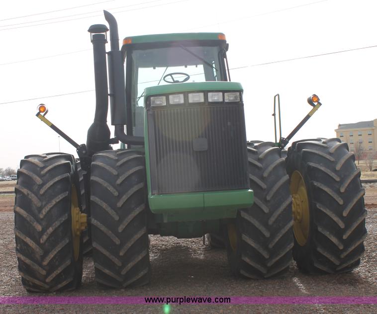image for item C3772 2001 John Deere 9300 4WD tractor