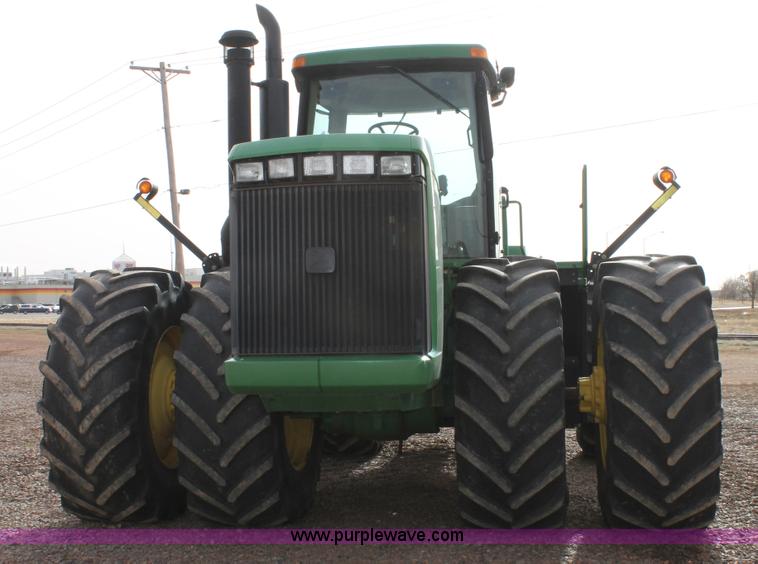 image for item C3772 2001 John Deere 9300 4WD tractor