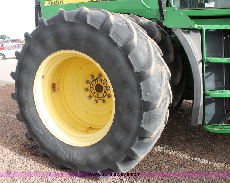 image for item C3772 2001 John Deere 9300 4WD tractor