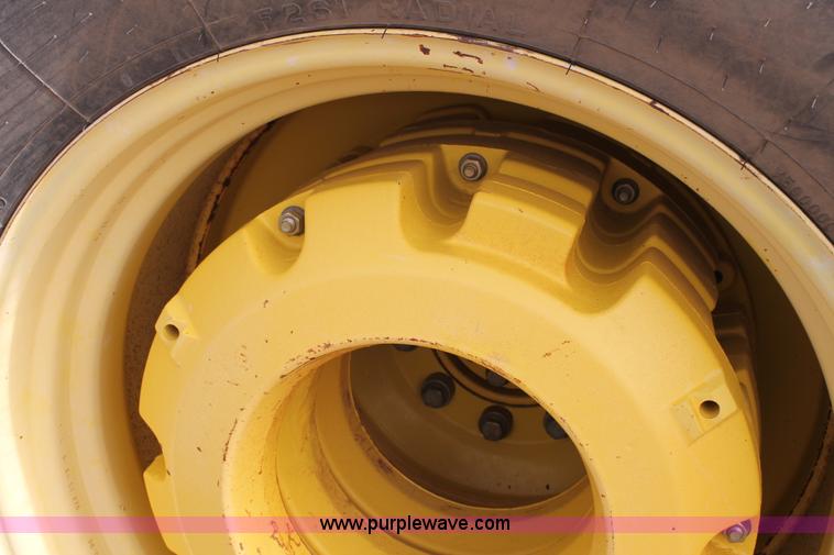 image for item C3772 2001 John Deere 9300 4WD tractor