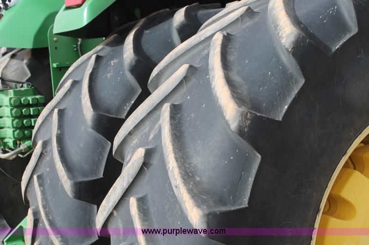 image for item C3772 2001 John Deere 9300 4WD tractor