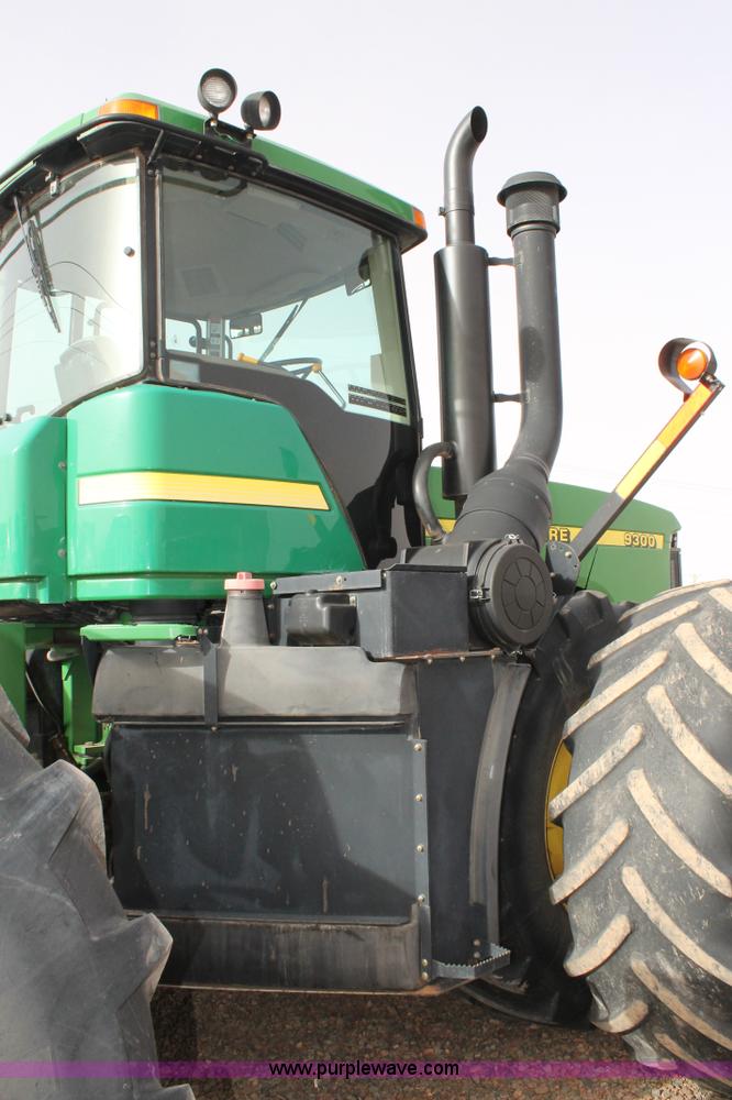 image for item C3772 2001 John Deere 9300 4WD tractor