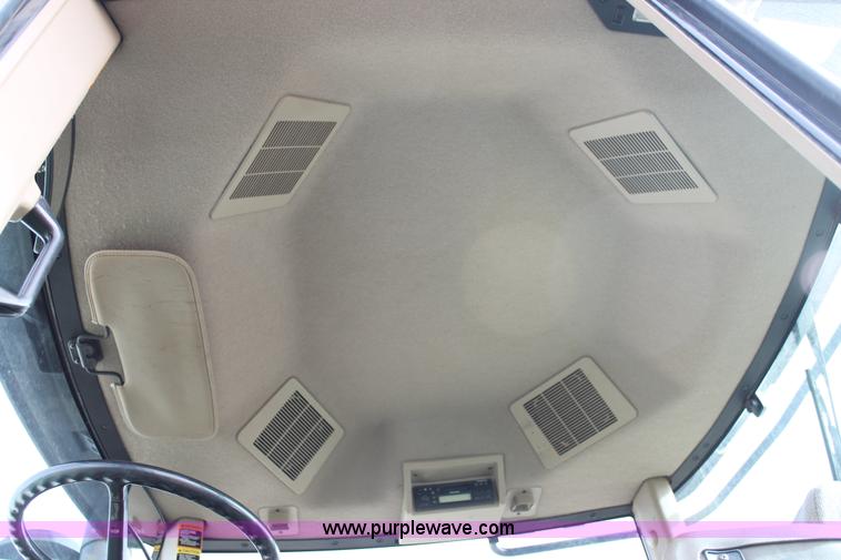 image for item C3772 2001 John Deere 9300 4WD tractor