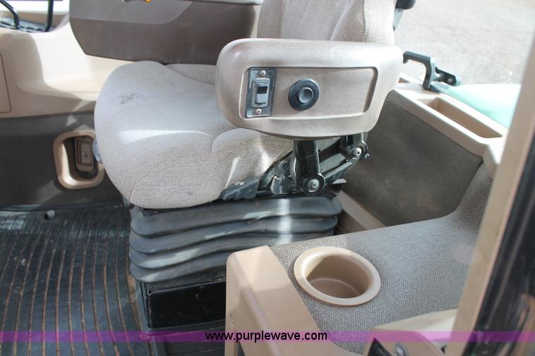 image for item C3772 2001 John Deere 9300 4WD tractor