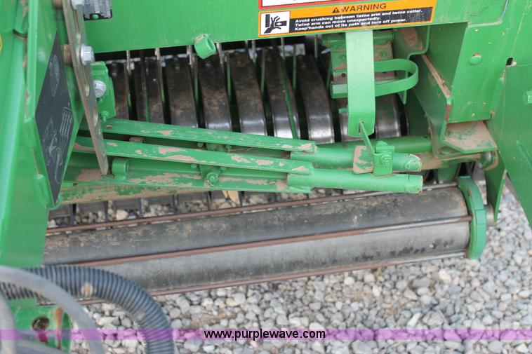 image for item C3776 2011 John Deere 568 round baler