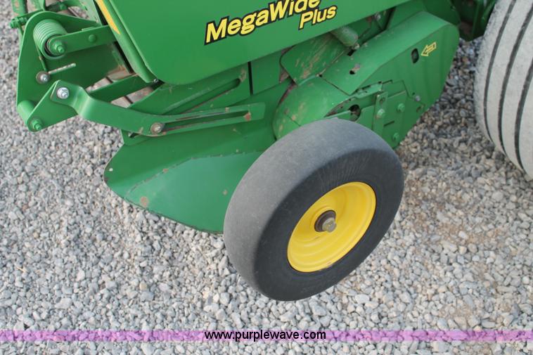 image for item C3776 2011 John Deere 568 round baler