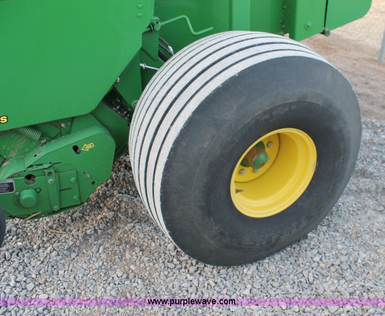 image for item C3776 2011 John Deere 568 round baler