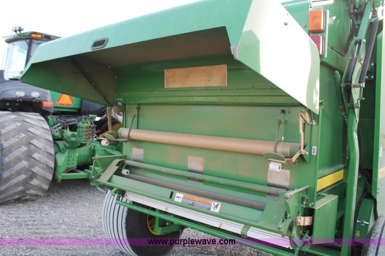 image for item C3776 2011 John Deere 568 round baler
