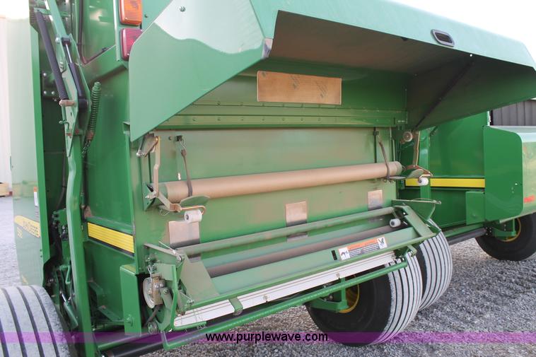 image for item C3776 2011 John Deere 568 round baler