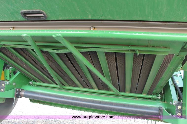 image for item C3776 2011 John Deere 568 round baler