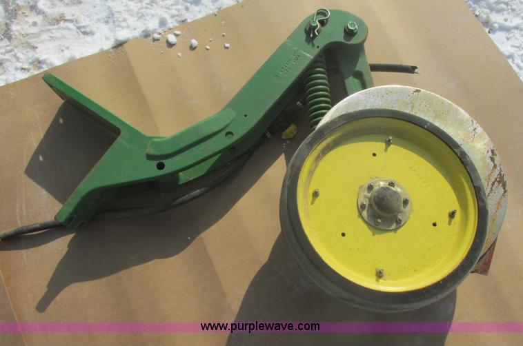 image for item E5286 Frame mount John Deere fertilizer openers