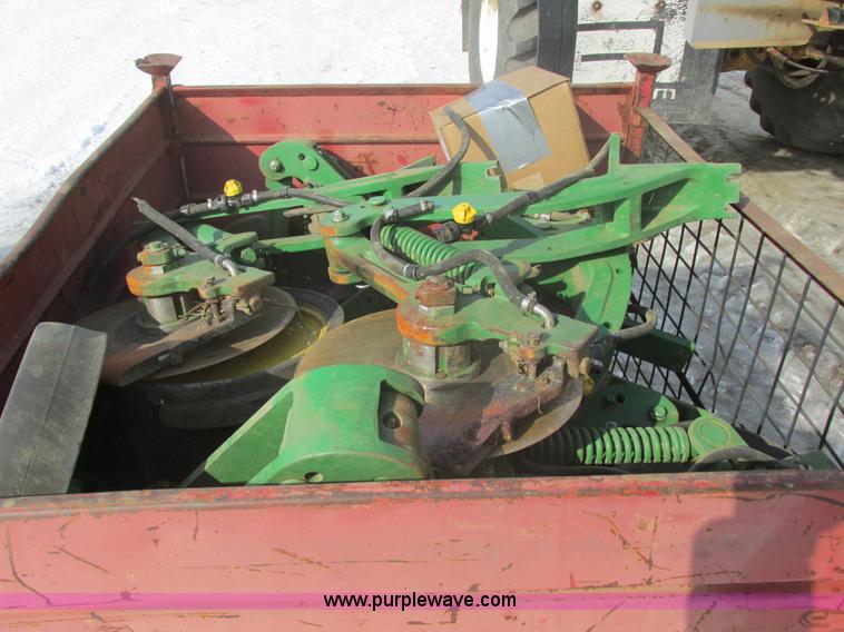 image for item E5286 Frame mount John Deere fertilizer openers