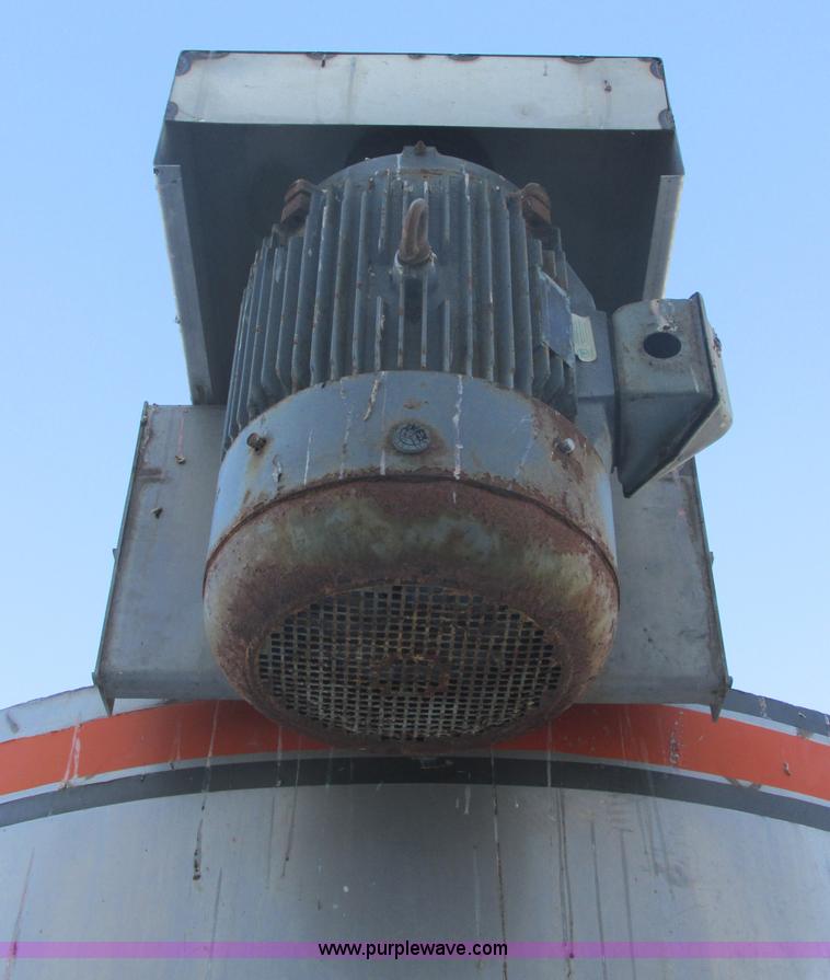 Speed King eight ton vertical fertilizer blender in Lake Andes, SD