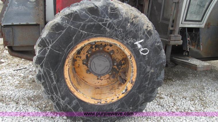 image for item G2315 1993 Massey-Ferguson 393 MFWD tractor