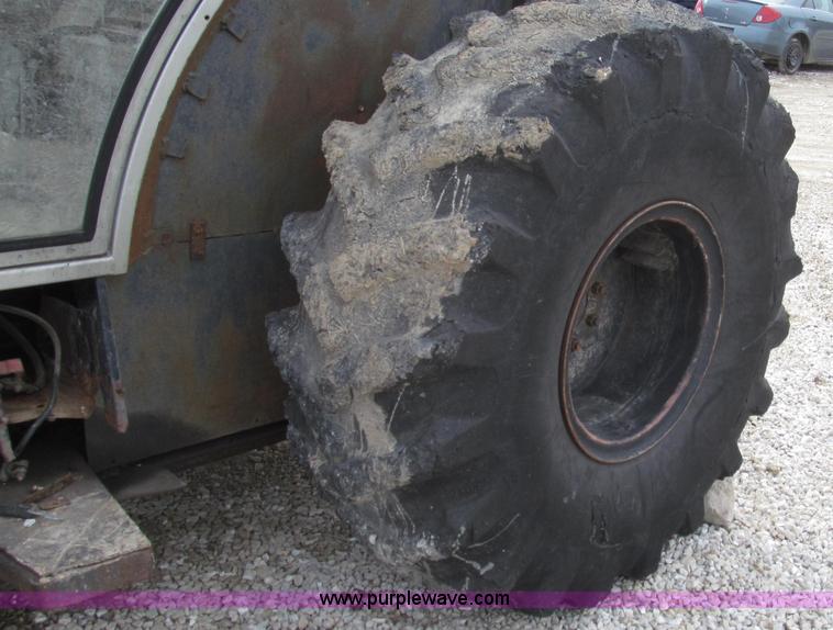 image for item G2315 1993 Massey-Ferguson 393 MFWD tractor