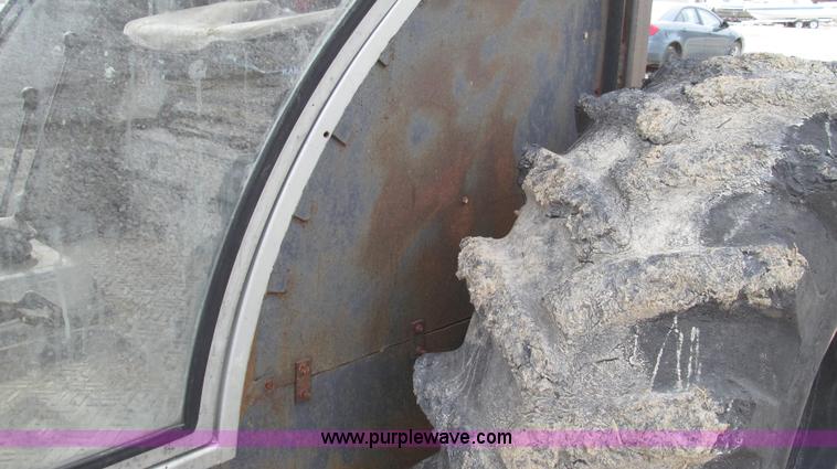 image for item G2315 1993 Massey-Ferguson 393 MFWD tractor